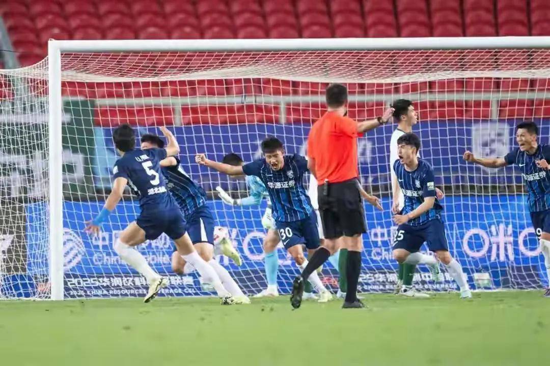 追赶巅峰！富力对阵国安，中超豪门对抗再度上演