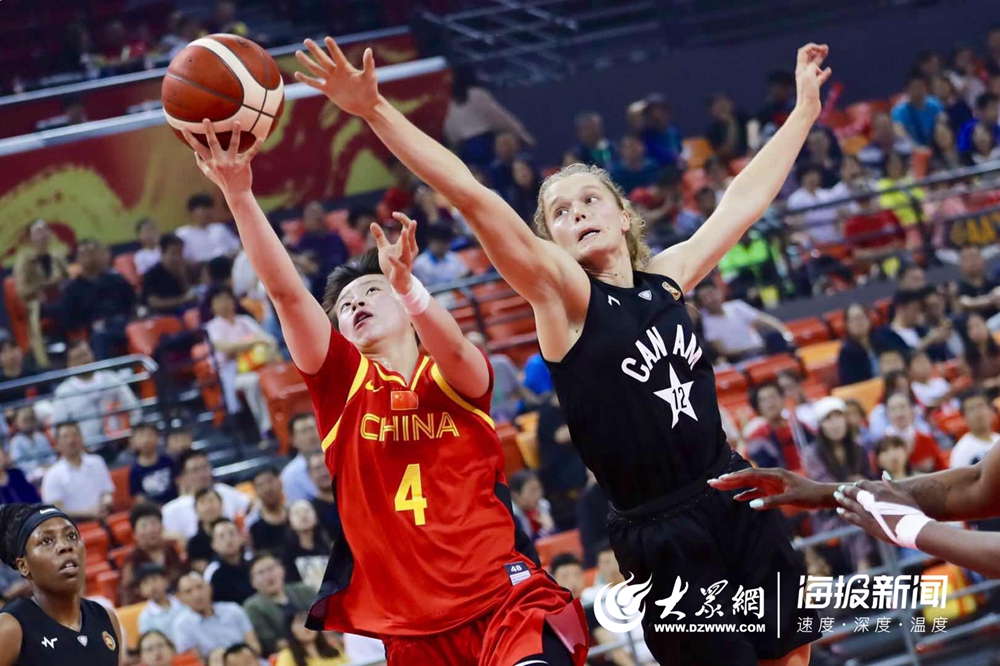 巴西女篮对抗阿根廷队，争夺胜利